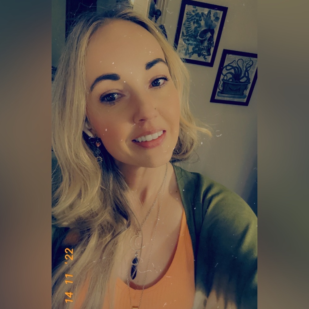 Meet your Posher, Sabrina